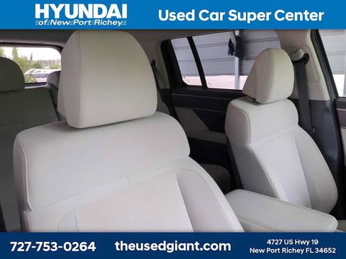 Used 2024 Hyundai Santa Fe SE FWD image 6