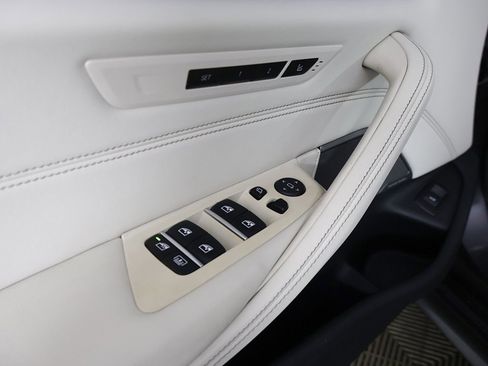 Used 2022 BMW M550i xDrive w/ Dynamic Handling Package image 42