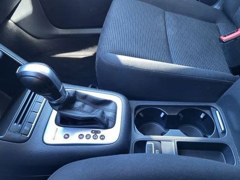 Used 2015 Volkswagen Tiguan S image 18