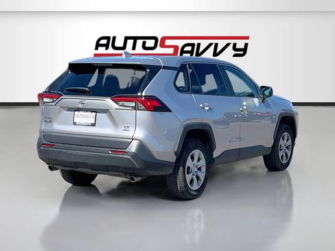 Used 2023 Toyota RAV4 LE AWD/4WD image 5