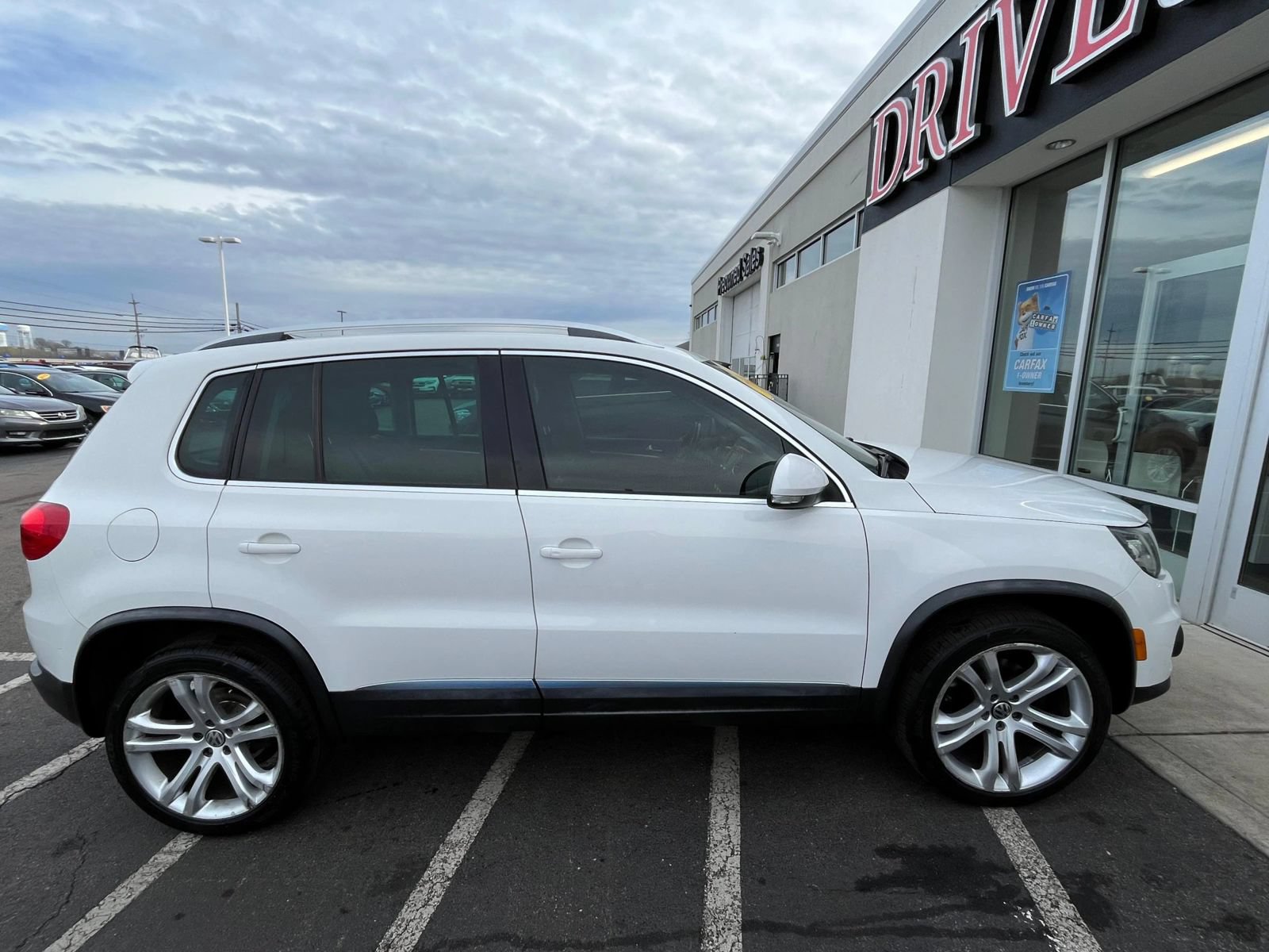 Used 2013 Volkswagen Tiguan SEL FWD image 11