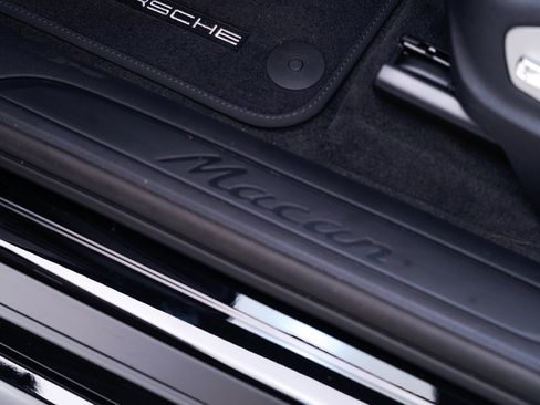 Certified 2026 Porsche Macan AWD/4WD image 15