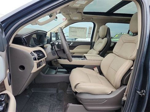 New 2024 Lincoln Navigator L Reserve image 6