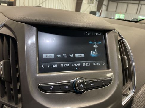 Used 2017 Chevrolet Cruze LT FWD image 18