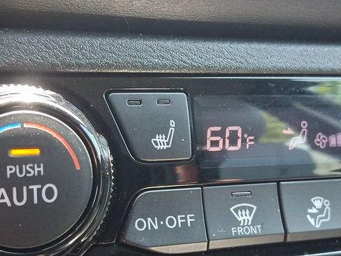 Used 2023 Nissan Kicks SR w/ SR Premium Package FWD image 25