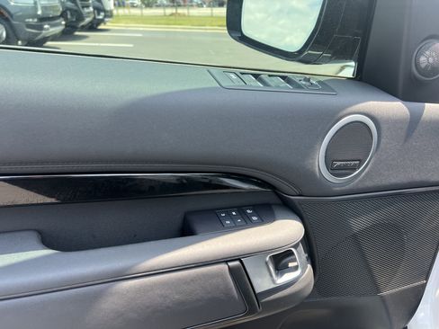 Certified 2025 Land Rover Discovery S AWD/4WD image 15