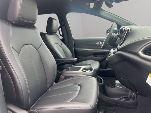 New 2026 Chrysler Pacifica Select AWD/4WD image 20