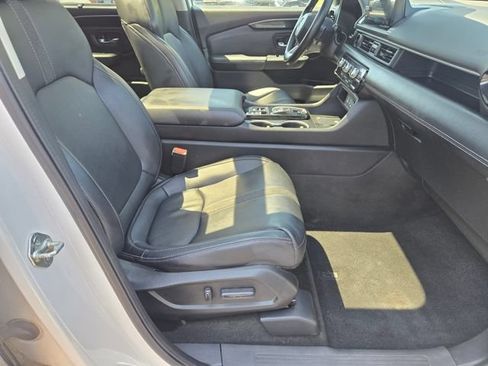 Used 2023 Honda Pilot Touring image 11