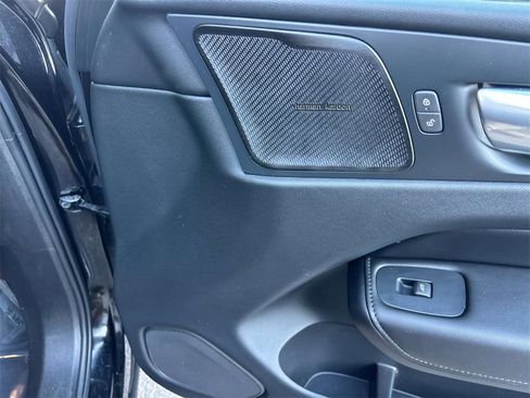 Used 2024 Volvo XC60 B5 Plus w/ Protection Package Premier image 18