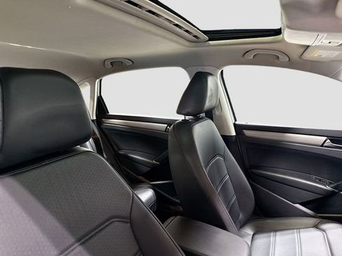 Used 2021 Volkswagen Passat 2.0T SE image 30