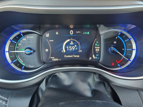 Used 2024 Chrysler Pacifica Select image 7