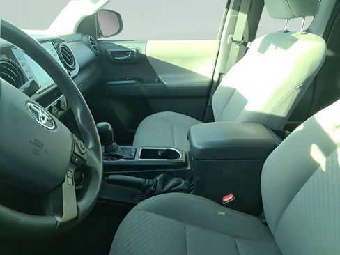 Used 2020 Toyota Tacoma SR image 9