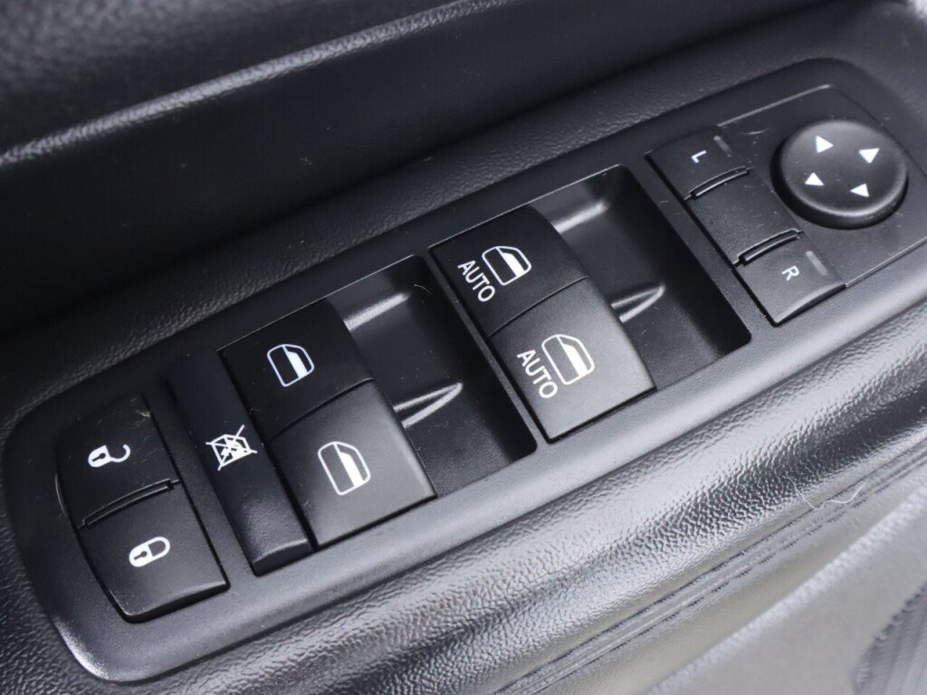 Used 2016 Jeep Grand Cherokee Laredo w/ Quick Order Package 23E AWD/4WD image 25