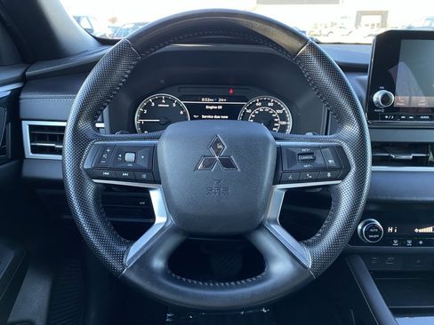 Used 2022 Mitsubishi Outlander SE image 13