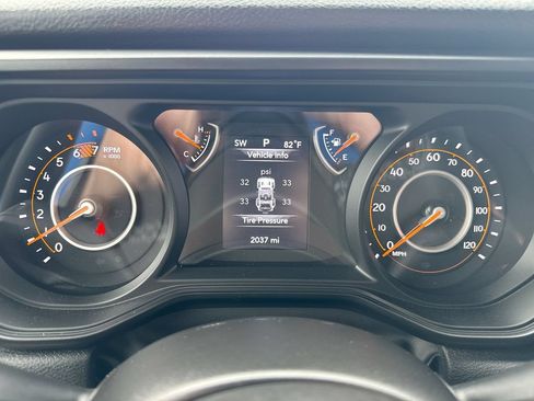 Used 2025 Jeep Wrangler Sport AWD/4WD image 12