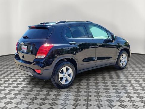 Used 2019 Chevrolet Trax LT w/ LT Convenience Package FWD image 2