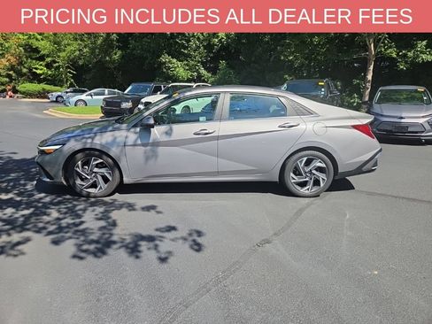 Used 2025 Hyundai Elantra SEL FWD image 4