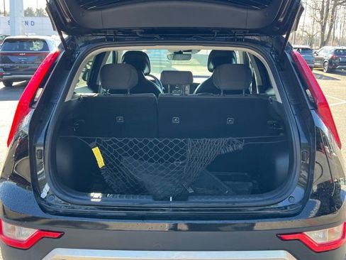 Used 2024 Kia Niro LX image 8