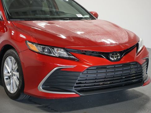 Used 2023 Toyota Camry LE image 4