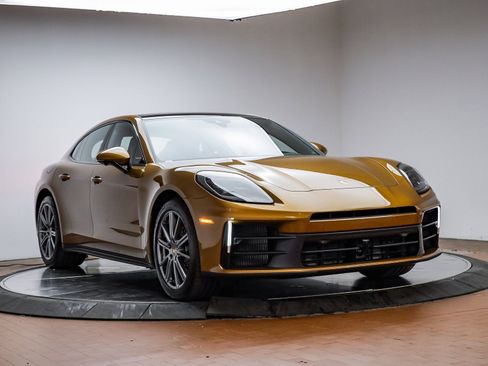 Used 2025 Porsche Panamera image 14