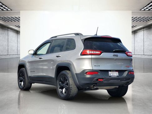 Used 2018 Jeep Cherokee Trailhawk w/ Comfort/Convenience Group AWD/4WD image 8