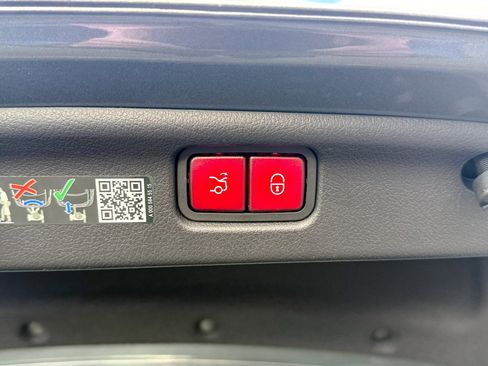 Used 2022 Mercedes-Benz C 300 4MATIC Sedan image 17