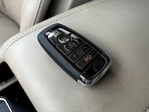 Used 2022 Lincoln Corsair AWD w/ Equipment Group 101A image 10