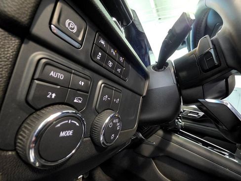 Used 2025 Chevrolet Tahoe LT AWD/4WD image 23