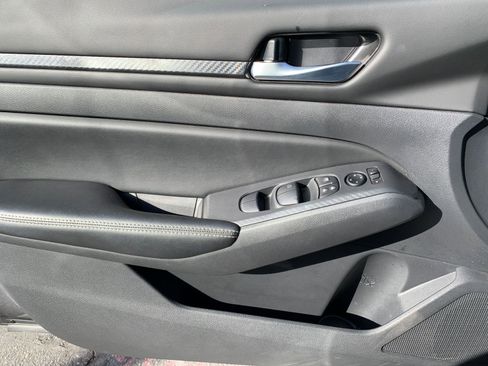 Used 2025 Nissan Altima 2.5 SV image 18