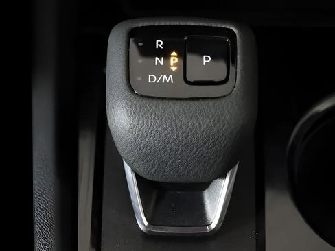 Used 2025 Nissan Rogue S FWD image 36