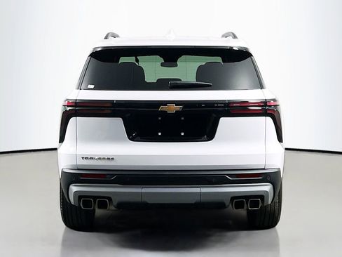 Used 2025 Chevrolet Traverse LT image 6