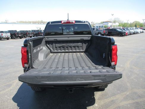 Used 2024 Chevrolet Colorado ZR2 w/ ZR2 Convenience Package III image 7