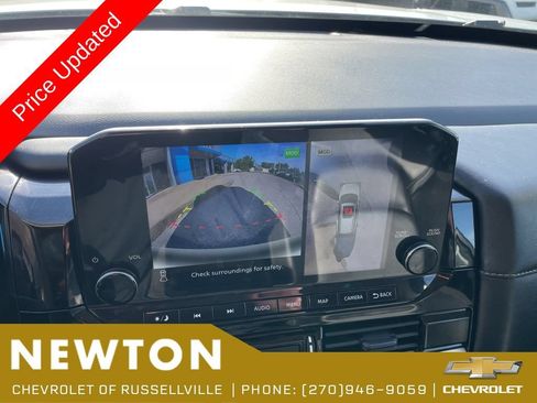 Used 2025 Nissan Pathfinder SL AWD/4WD image 12