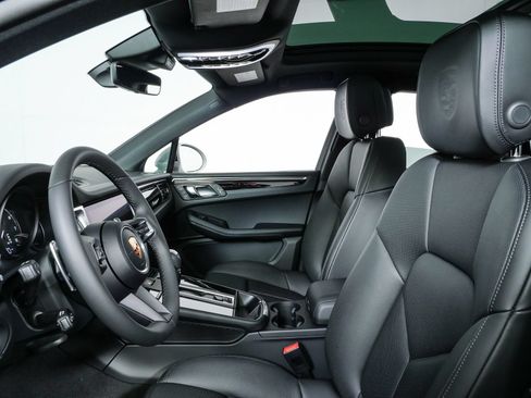 New 2026 Porsche Macan AWD/4WD image 5
