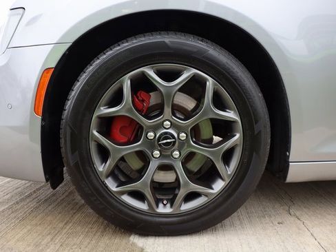 Used 2018 Chrysler 300 S w/ 300S Premium Group image 28