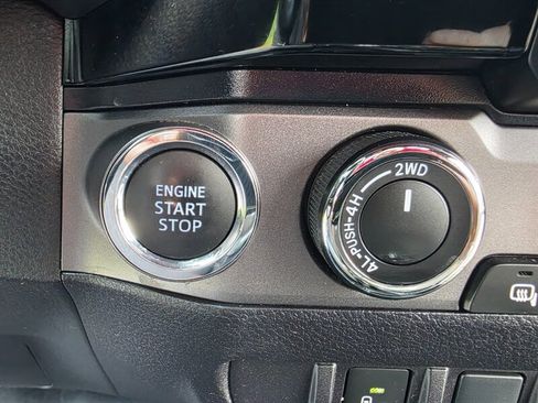 Used 2017 Toyota Tacoma TRD Off-Road w/ Premium & Technology Package image 18