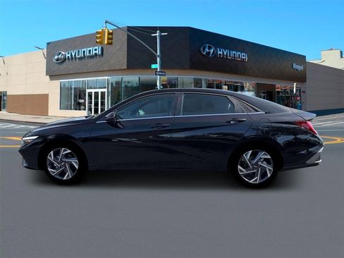 New 2026 Hyundai Elantra Limited FWD image 3