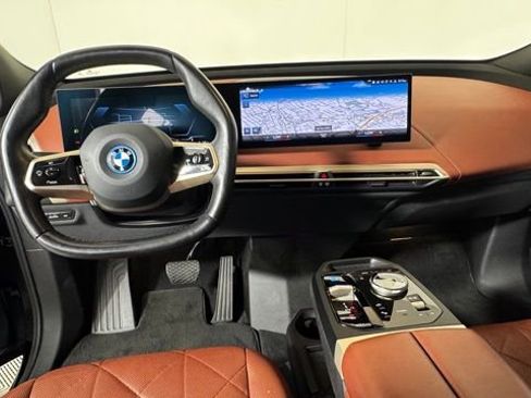 Used 2023 BMW iX xDrive50 w/ Sport Package image 15