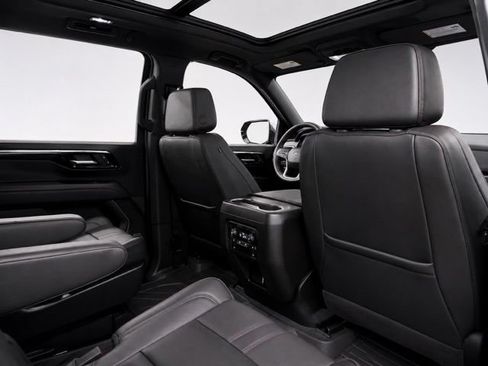 Used 2026 Chevrolet Suburban RST AWD/4WD image 17