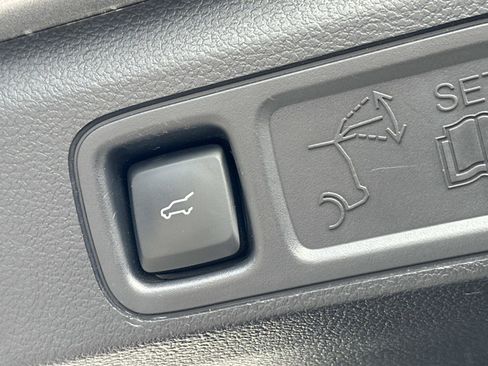 Certified 2024 Ford Expedition XLT image 7