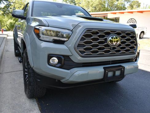 Used 2022 Toyota Tacoma TRD Sport w/ Technology Package AWD/4WD image 40