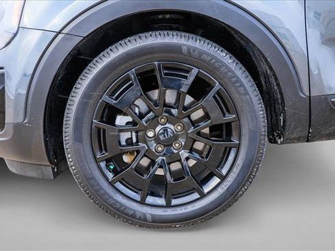 Used 2021 Kia Telluride SX w/ SX Prestige Package image 9