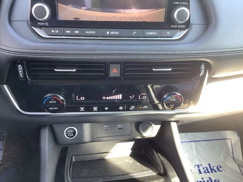 Used 2022 Nissan Rogue SV image 18