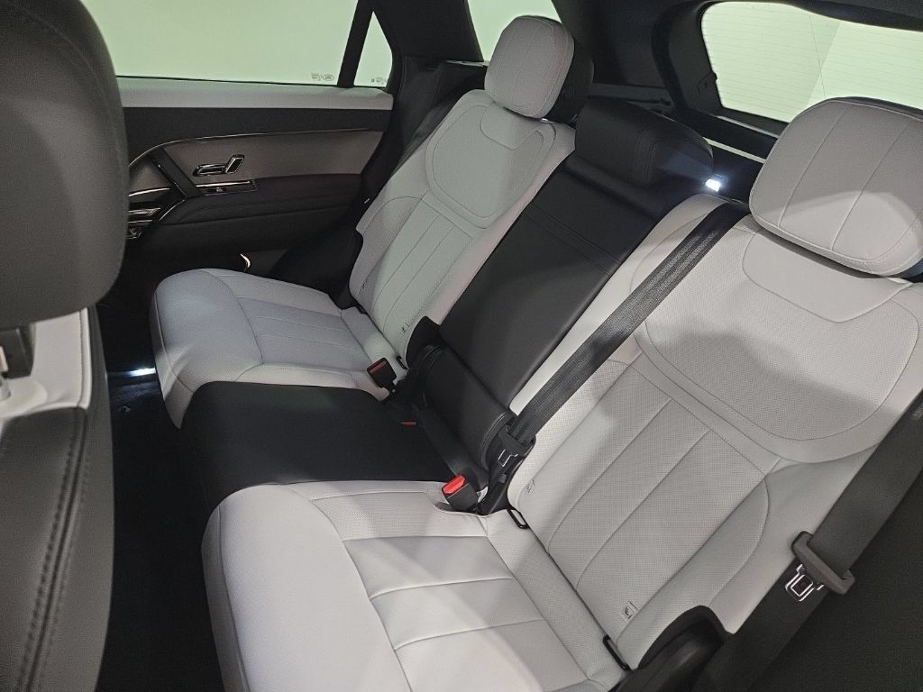 New 2026 Land Rover Range Rover Sport Dynamic SE AWD/4WD image 24