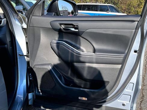Certified 2023 Toyota Highlander XLE image 22