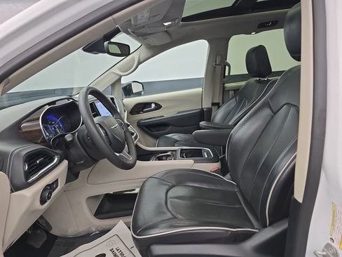 Used 2024 Chrysler Pacifica Limited image 22