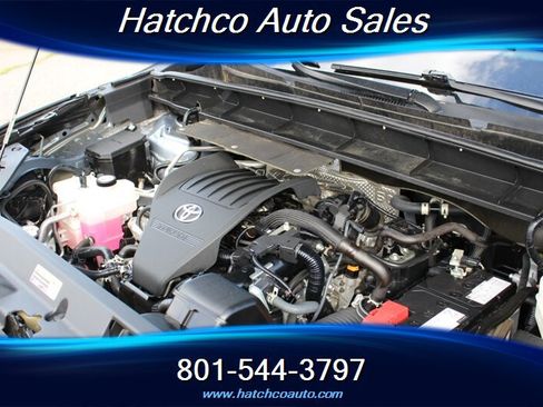Used 2023 Toyota Highlander LE AWD/4WD image 11