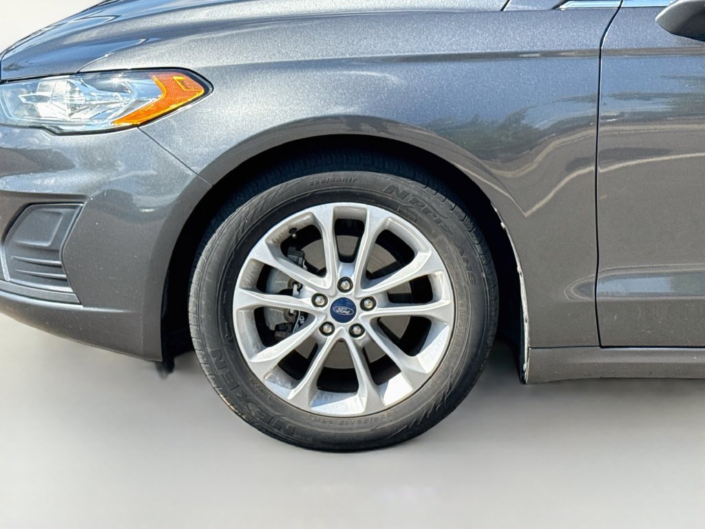 Used 2020 Ford Fusion SE FWD image 38