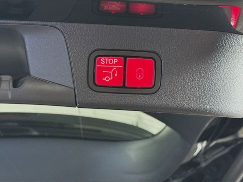 Used 2025 Mercedes-Benz GLB 250 image 29