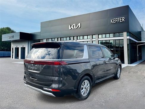 Certified 2024 Kia Carnival LX image 8